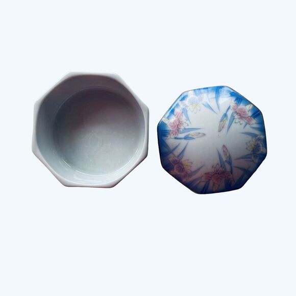 Vintage Japanese Kozan Gama Porcelain Lidded Dish/Box Floral And Gold Detailing - Picture 3 of 9